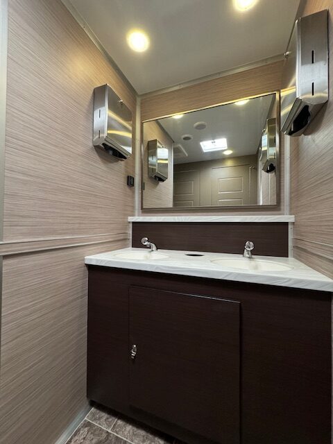 Luxury restroom trailers in Palmetto Florida for weddings and events