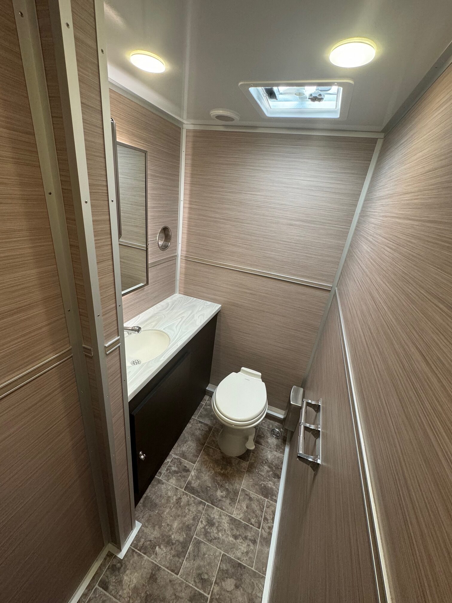 Select Series 4 Stall 4 Station restroom trailer exterior